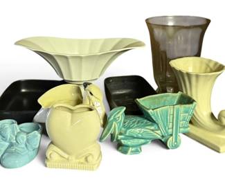939 - Assorted Vintage Pottery