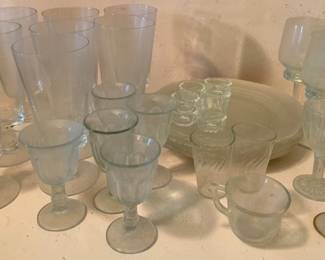 320 - Assorted Glass Items