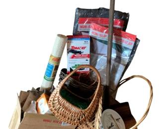 452 - Assorted Items (Description): A miscellaneous lot of assorted items.
