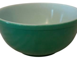 253 - Pyrex Mixing Bowl 4"x8.5" (Description): Pyrex mixing bowl measuring 4 inches tall by  8.5 inches in diameter. Features the classic  Pyrex design with white interior and colored  exterior.