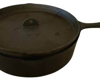 243 - Cast Iron Skillet w/ Lid 10" Round (Description): Cast iron skillet with lid. Measures 10  inches round.