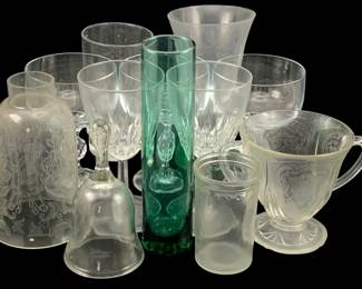 402 - Assorted Glass Items (Description): A lot of assorted glass items including  various styles of glassware and decorative  pieces.