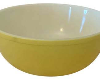 255 - Pyrex Mixing Bowl 4.5"x10.5" (Description): Pyrex mixing bowl with yellow exterior and  white interior. Measures 4.5 inches tall by  10.5 inches in diameter.