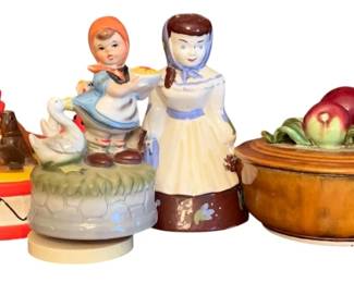 75 - Assorted Decor Items (Description): A lot of Assorted Decor Items. No  measurements recorded.