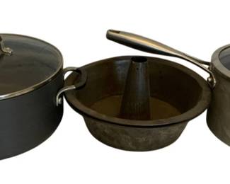 477 - 3 Assorted Pots (Description): A three-piece lot of pots. The collection  includes assorted cooking pots with lids &  Bundt pan.