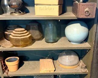 1005 - Assorted Items on 4 Shelves
