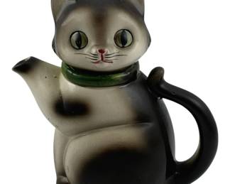 471 - 1972 GMI Ceramic Cat Teapot 8.5"x7.5"x4" (Description): A 1972 GMI ceramic cat teapot. The teapot is  designed in the shape of a seated cat with a  figural form. Measures 8.5 inches by 7 1/5  inches by 4 inches.