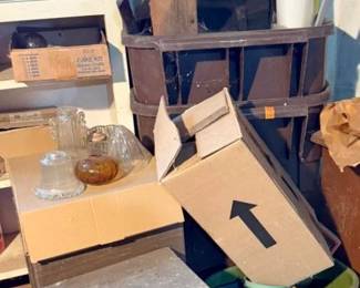 1002 - Assorted Items on Floor