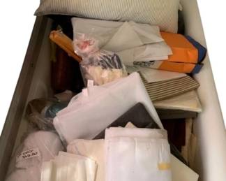 729 - Assorted Items (Description): A miscellaneous lot of assorted items. No  measurements recorded.