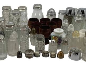 520 - Assorted Salt & Pepper Shakers & More (Description): A lot of various salt and pepper shakers,  small containers, and assorted tableware  accessories. No measurements recorded.