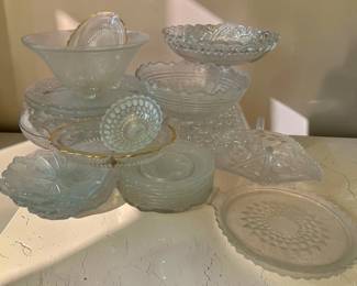286 - Assorted Glass Items