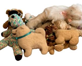 707 - Assorted stuffed Animals