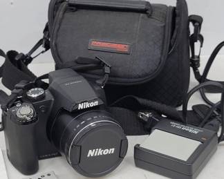 Nikon Coolpix P90 Digital Camera Set