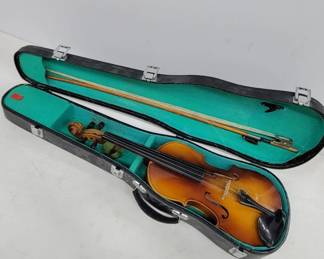 Lark Violin With Bow and Case