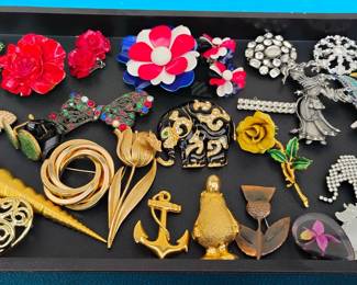 Assorted jewelry