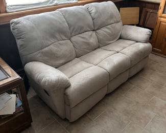 Reclining sofa