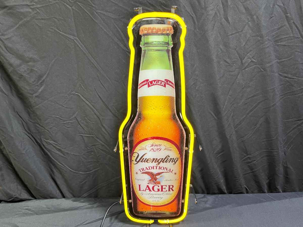 2006 Neon Yuenglink Brewerly Lager Sign