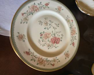 Minton royal Dalton Jasmine service for 8