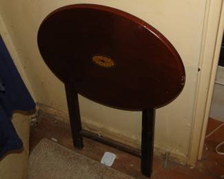 Folding table