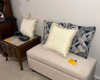 Storage Bench, pillows