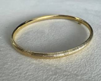 14K Gold Hollow Bangle Bracelet 4.20g