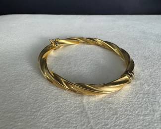 18K Italy Twisted Hollow Bangle Bracelet with Safety Lock 9.47g