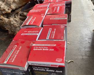 17 8-Ton Hydraulic Bottle Jack