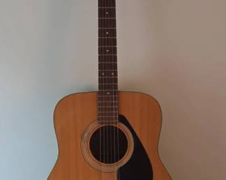 Yamaha FG335 Guitar