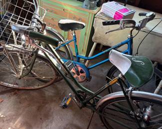 2 ladies vintage Schwinn bikes
