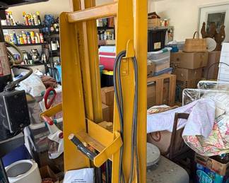 FURNAS Electric Material Lift