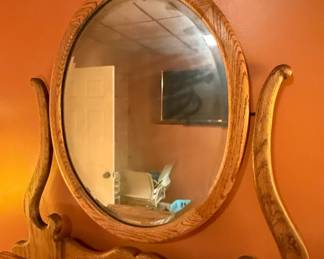 Tiger Oak Serpentine Dresser with Mirror Style