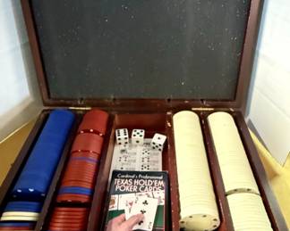 Cardinal's Professional Texas Hold'em Poker Set in Wooden Case