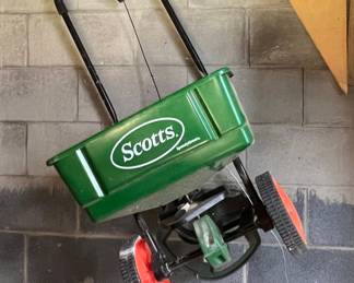 Scotts Turf Builder Classic Drop Spreader