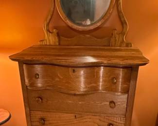 Tiger Oak Serpentine Dresser with Mirror Style