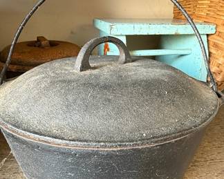 Cast Iron Dutch Oven Style Pot