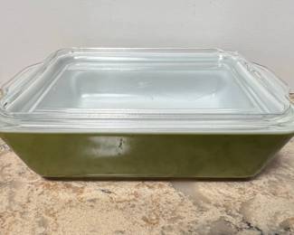Pyrex Verde 1.5 Quart Refrigerator Dish with Lid