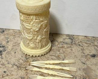 Celluloid Rose Lattice Hors d'Oeuvre Holder Set
