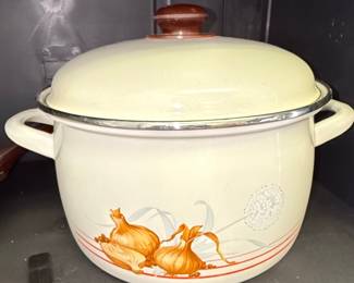 Villeroy & Boch Onion Pattern Style Dutch Oven