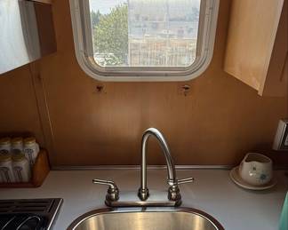 Holiday House Travel Trailer