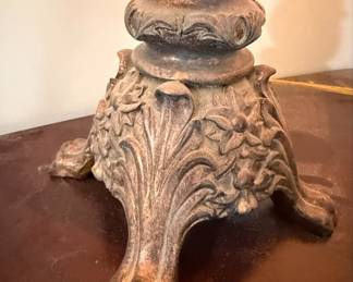 Neoclassical Style Table Lamp with Paw Feet