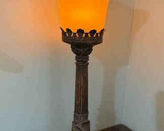 Neoclassical Style Table Lamp with Paw Feet