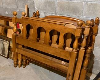 Vintage Ethan Allen "Heirloom" Collection Solid Maple Full Size Spindle Bed