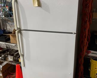 GE Top-Freezer Refrigerator