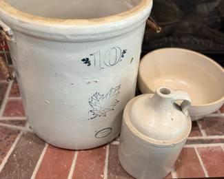 Western Stoneware Company 10-Gallon Maple Leaf Crock
