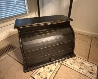 Wood bread box