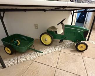 Vintage Child's John Deere Tractor - front wheels need welding