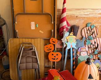 child table and chairs, table, holiday decor