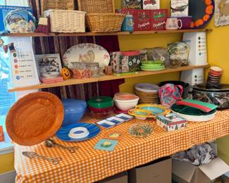 baskets, serving pieces, crock pot, fryer, decor, Tupperware