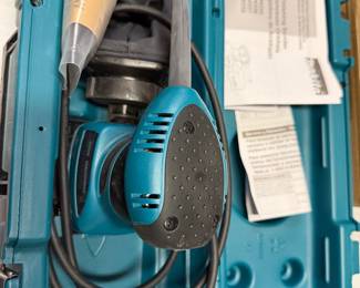 Makita finishing sander