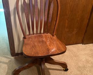 WINNERS ONLY SOLID OAK WINDSOR BACK DESK CHAIR